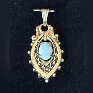 Vintage Opal 1/20 12 Karat Gold Filled Pendant